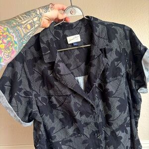 New woman’s large black and white floral button down